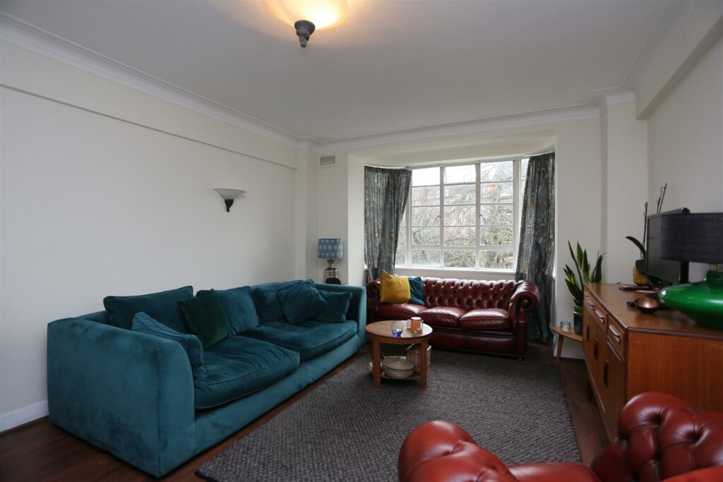 32 FurzecroftFurzehillHoveEast Sussex